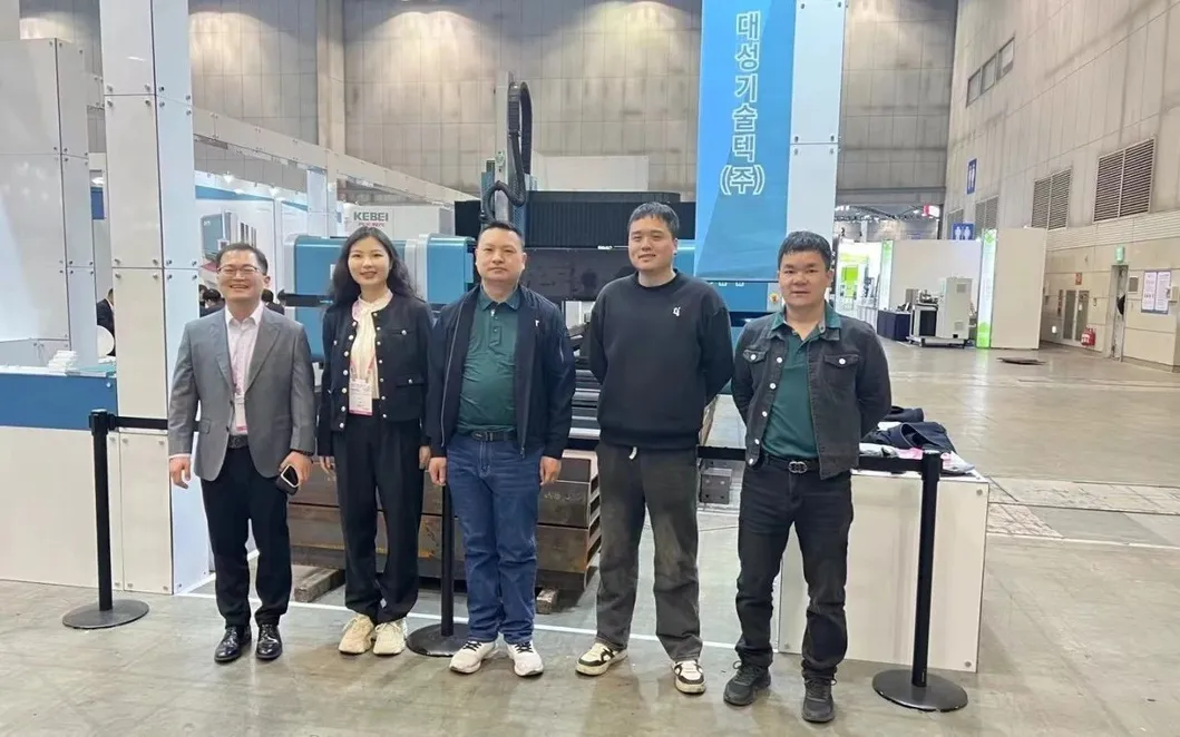 380V / 50HZ 전력 사양 BOCHU 제어 시스템 및 섬유 레이저와 함께 멀티 빔 와일딩 레이저 기계 9